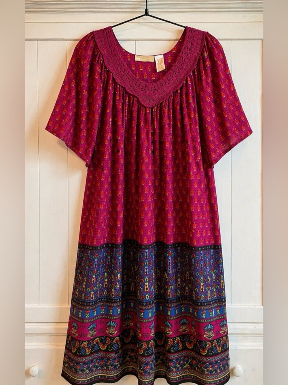 LA Cera Pink Boho Caftan Dress Medium Crochet Trim Pockets NWOT